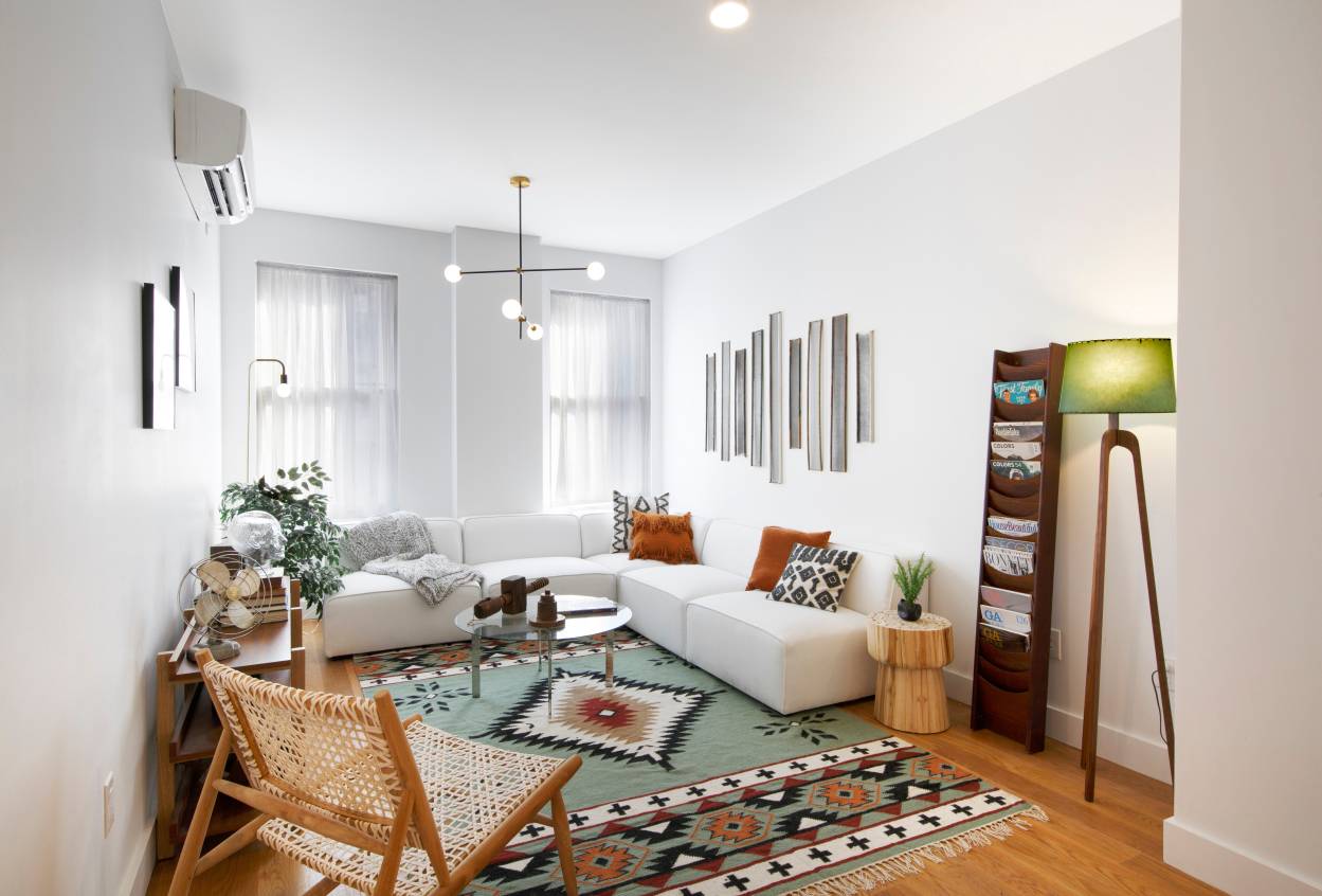 You will feel right at home at 906 Prospect place, a boutique condo building in the heart of the Crown Heights historic district.