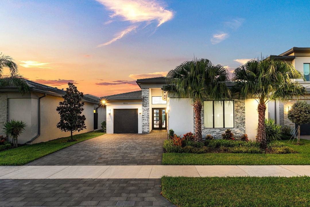 Perfectly finished 3BD plus den office, 3.