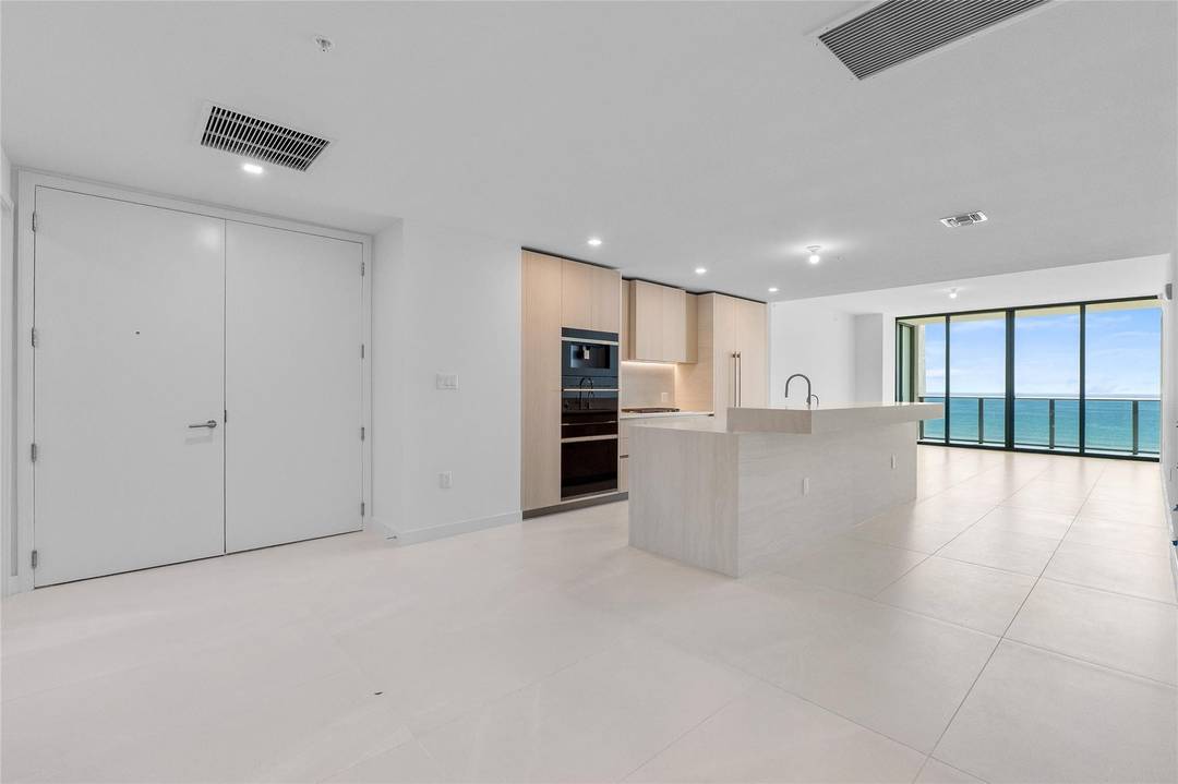 Modern, ultra luxurious beachfront lifestyle everyone has been searching for.