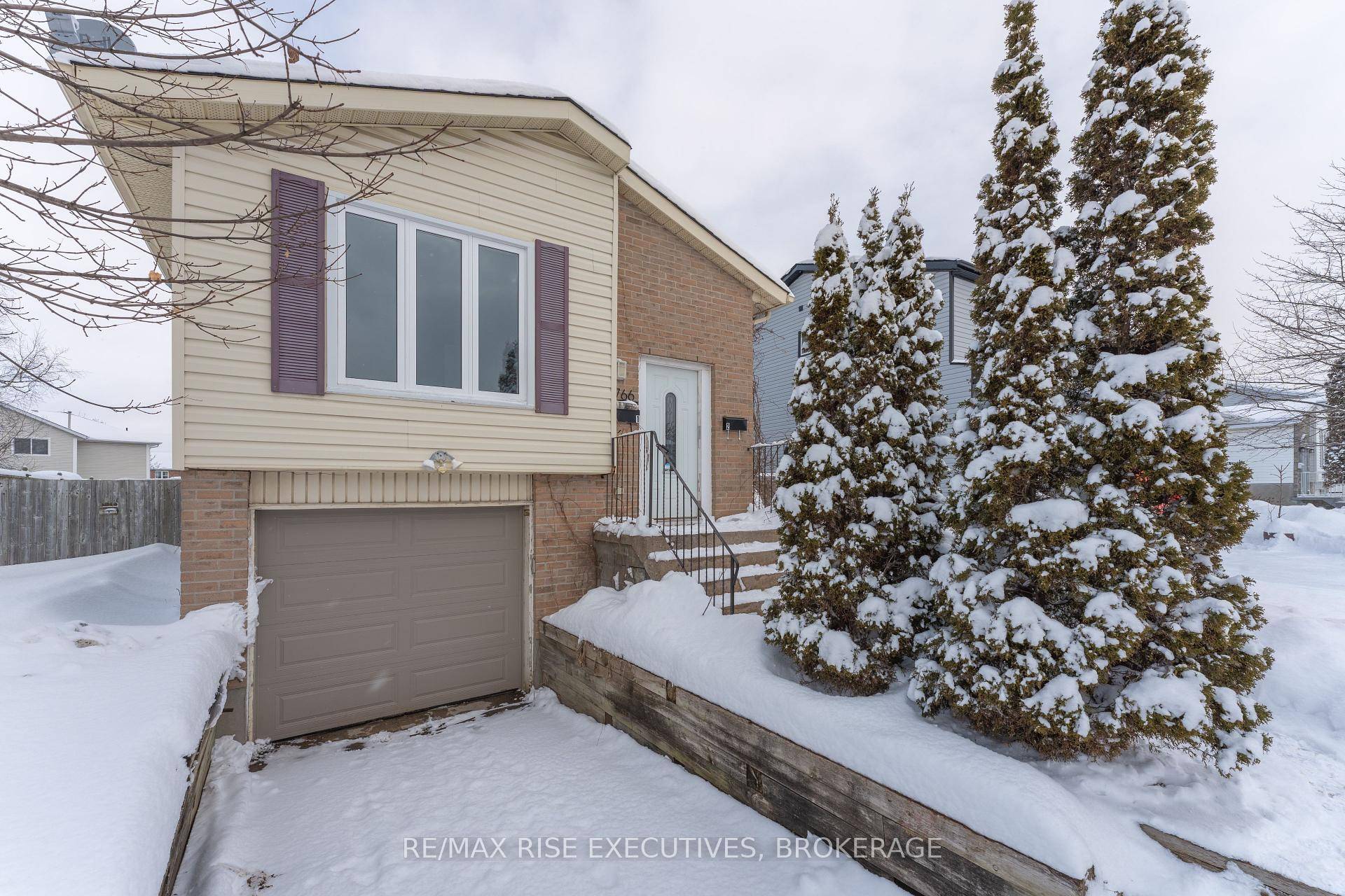 Make your new home this spacious and bright 3 bedroom main floor apartment.