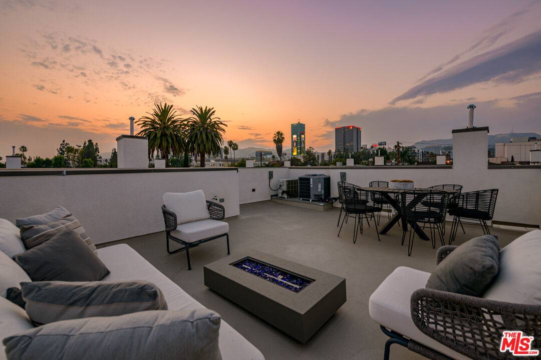 6120  W Marbella Pl 3BR Hancock Park La