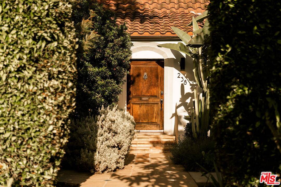 238 N Gower St 4BR Mid Wilshire La