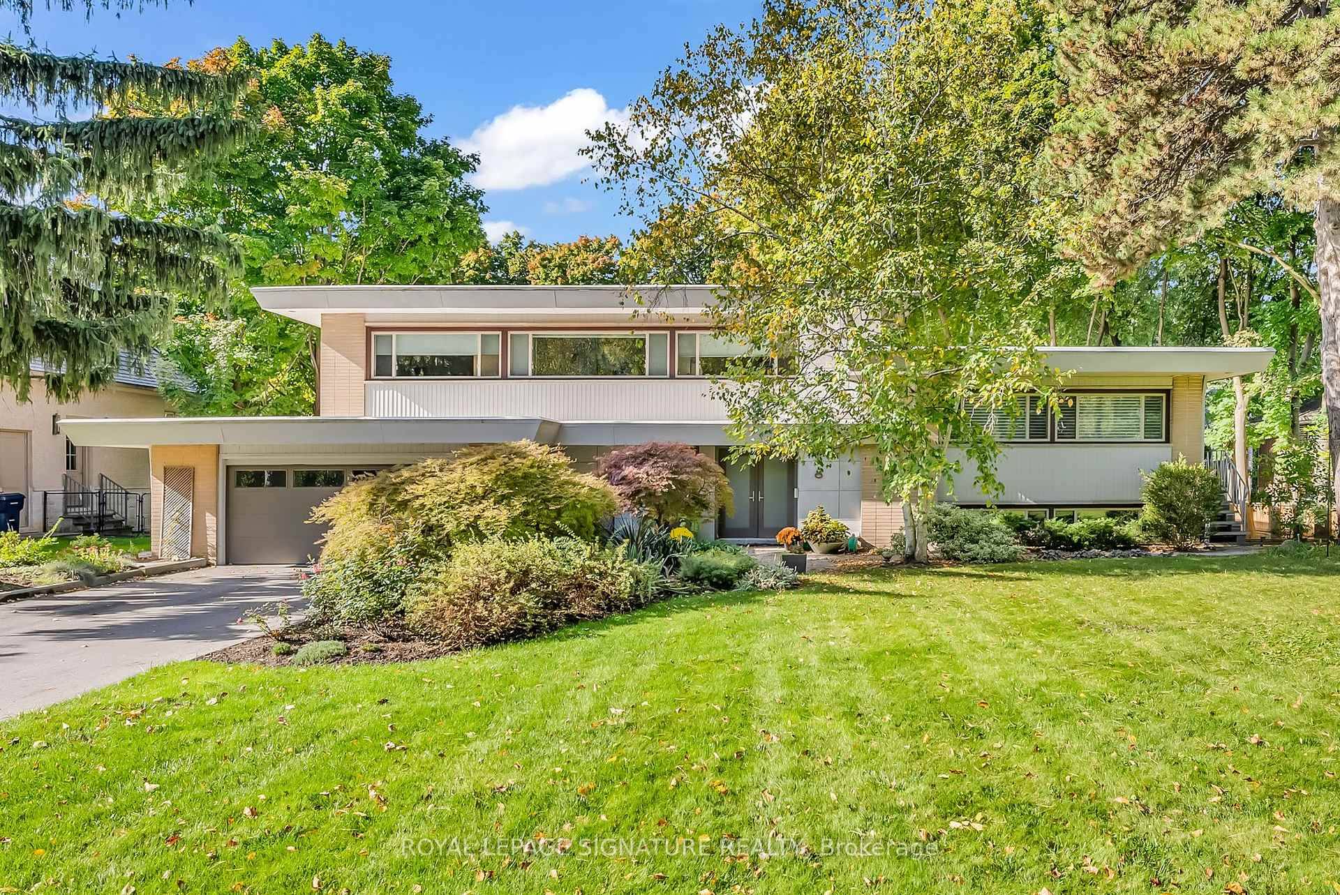 Spectacular Ravine Property Backing onto the Donalda Club !