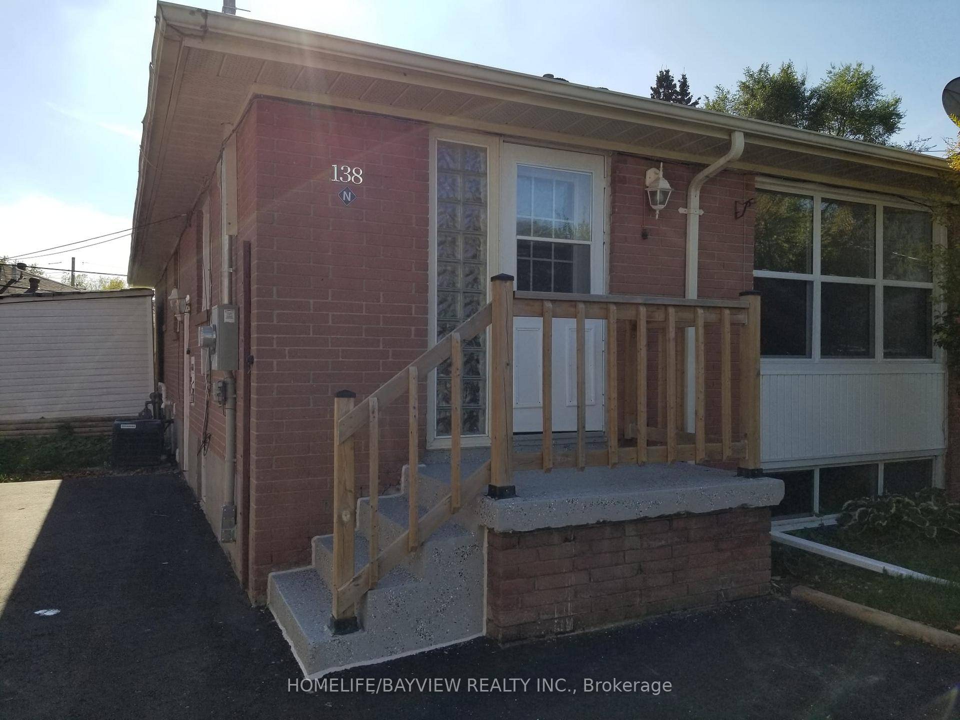 Beautiful Unit with Three Bedrooms And 2 Parking Spaces.
