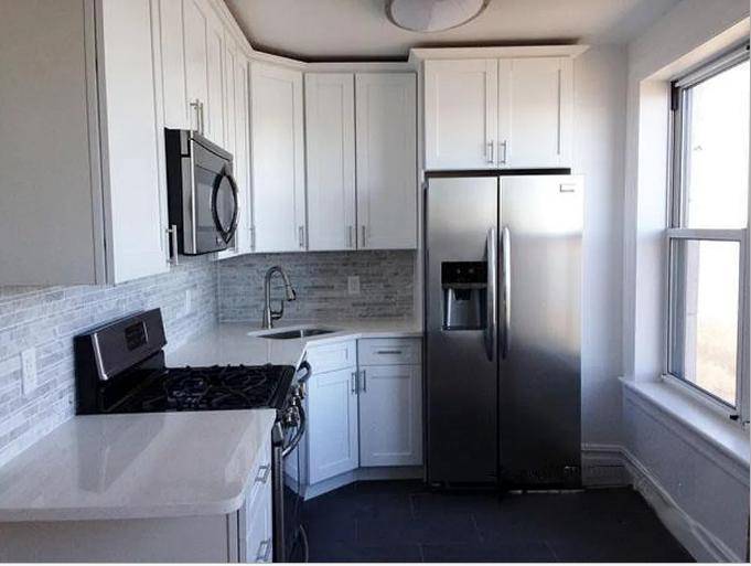 Located in a Classic Pre War Doorman building directly on Riverside Drive.