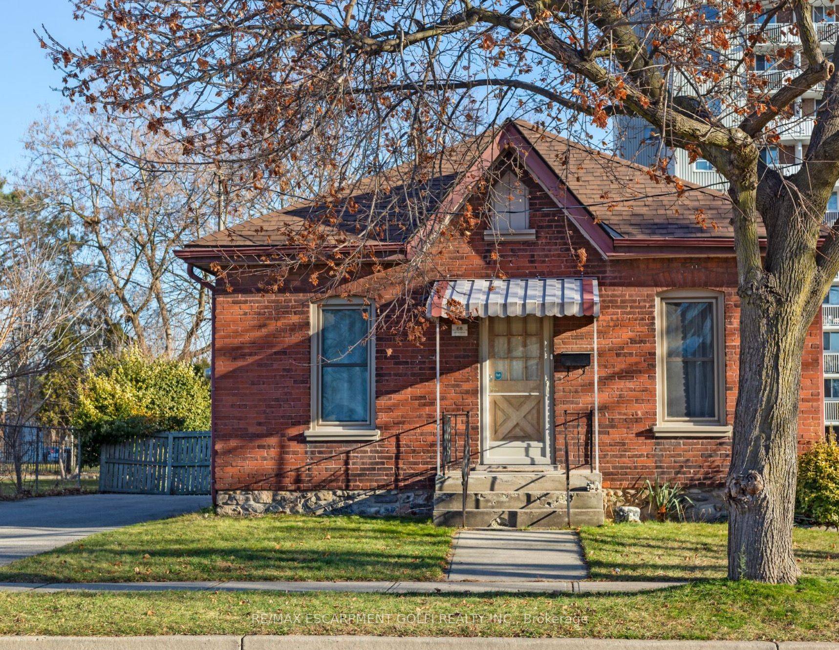 Discover the charm of Old West Brant in this inviting detached brick home on a spacious 46 x 150 lot.