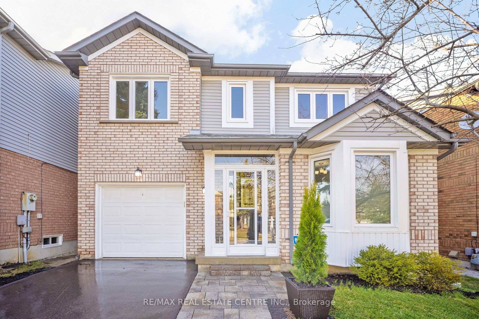 The Perfect Start stylish, Spacious amp ; Move in Ready !