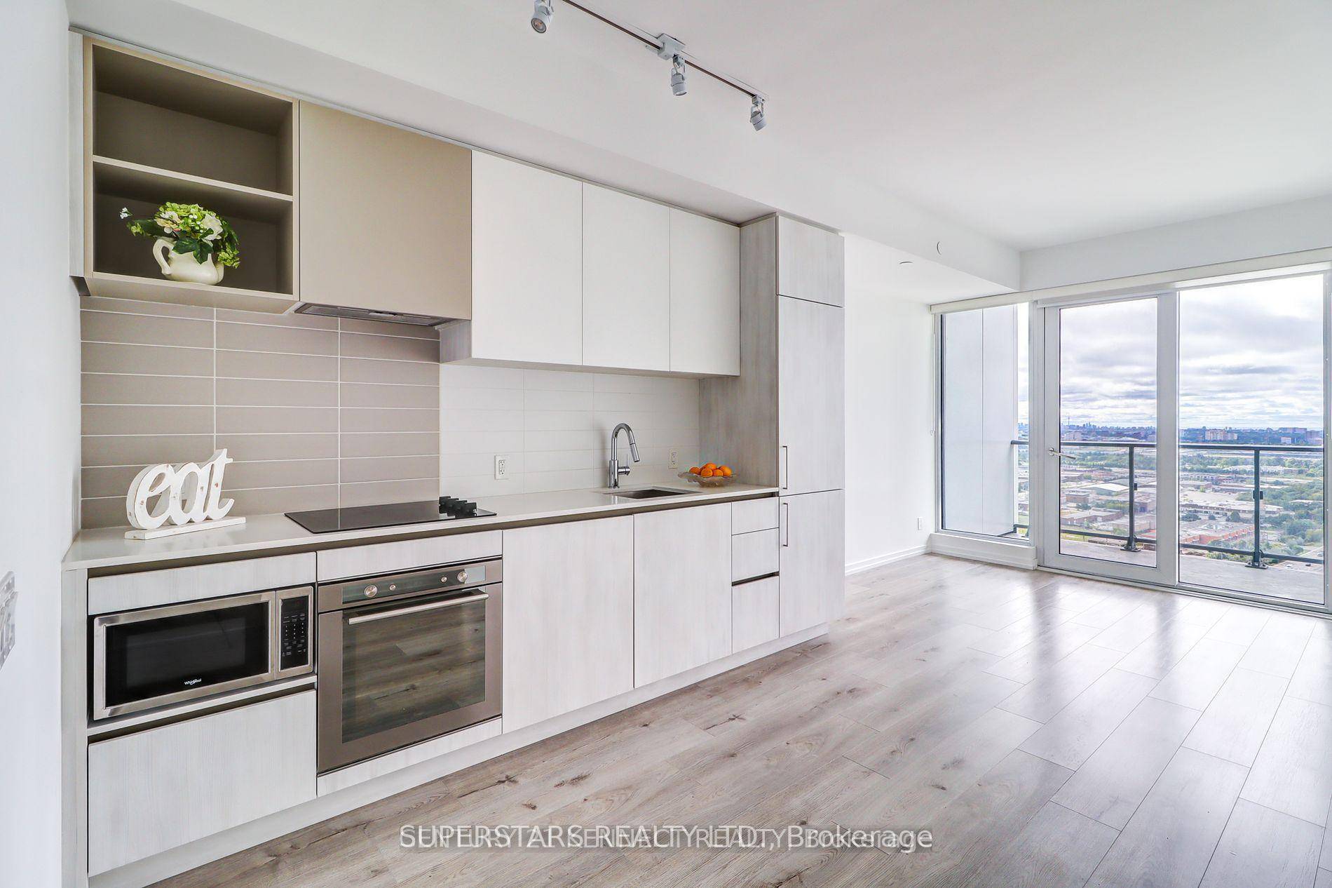 Modern 1 1 Condo with 2 Full Baths, Locker amp ; Stunning South Views !