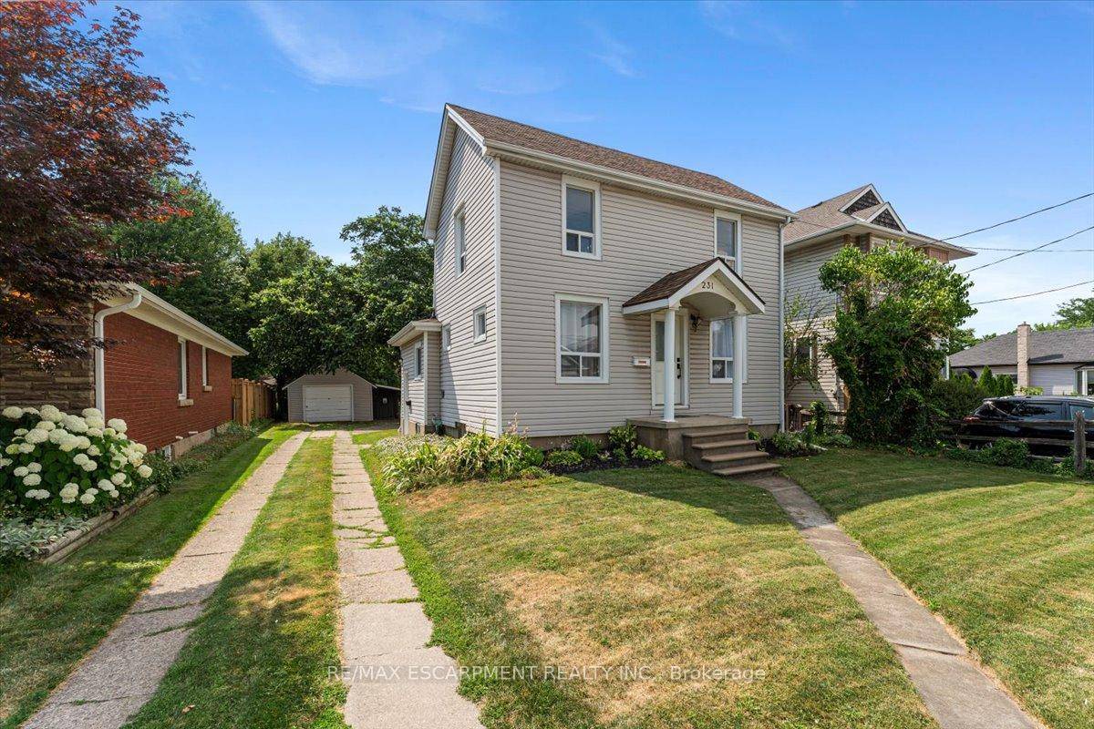 Welcome Home to 231 Vine Street !