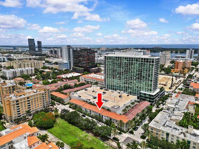 Quiet beautiful 1 1 in the middle of Florida's most exciting city.