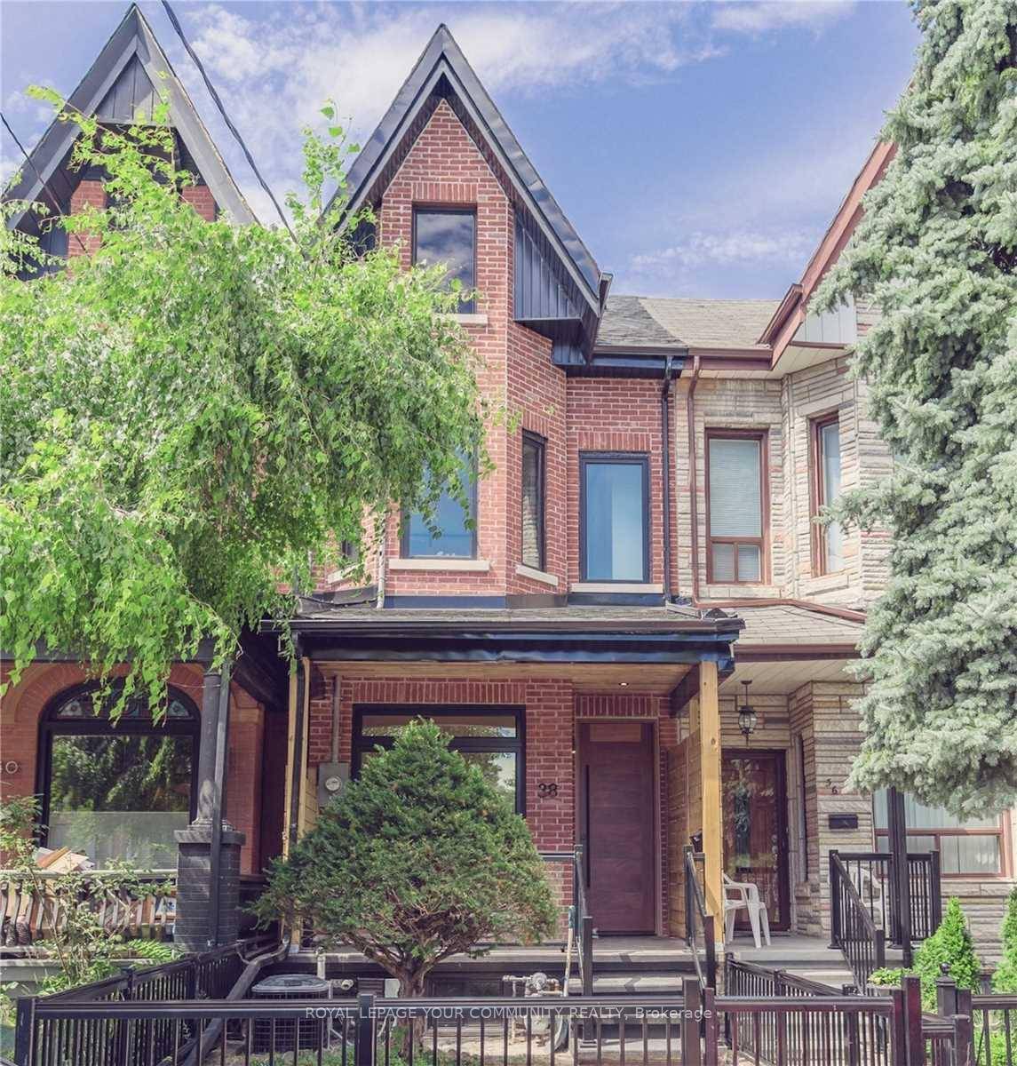 Welcome Home ! An Amazing Opportunity In A Great Neighbourhood To Call Home.