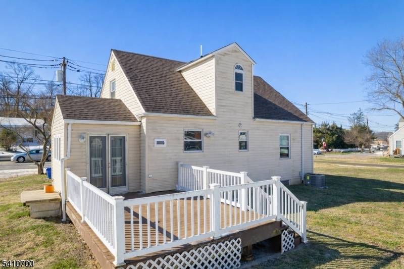 Welcome to 492 Eagle Rock Ave in Roseland, NJ a delightful cape cod home that combines charm, comfort, and convenience.