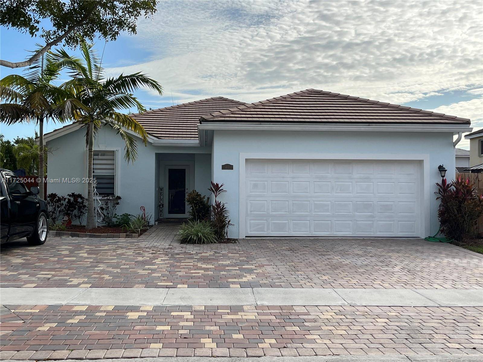 This charming property has everything you need to live comfortably in a peaceful environment.