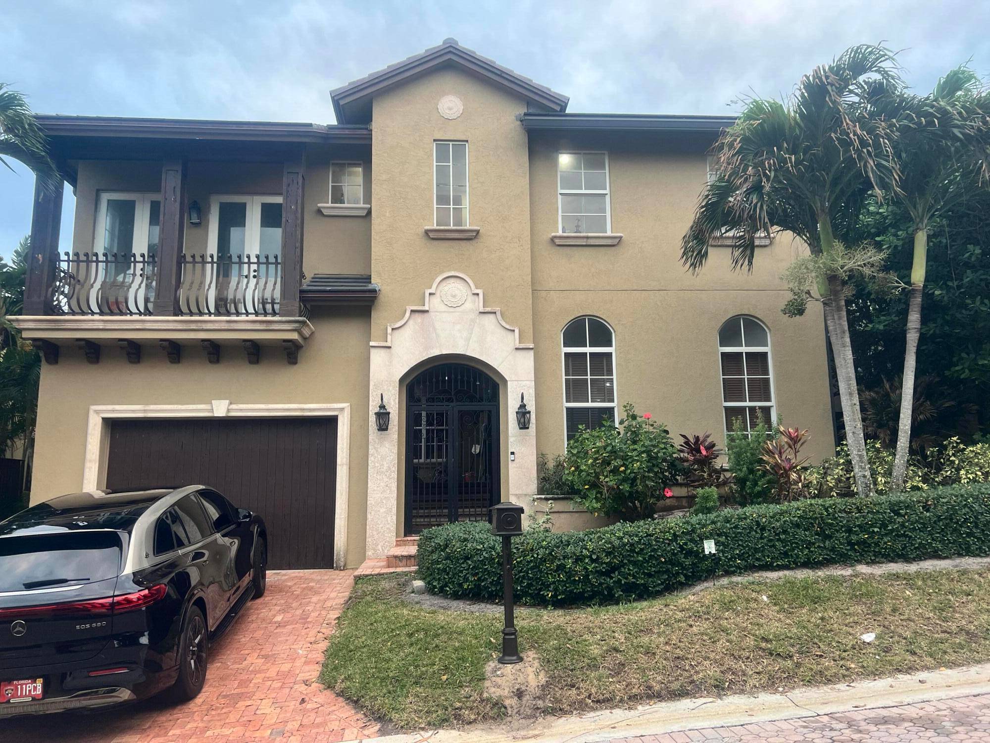 MOTIVATED SELLER ! BRING ALL OFFERS !