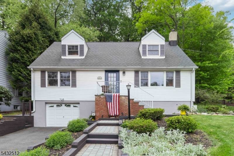 Welcome to Burnham Park, one of Morris Township's most sought after neighborhoods.