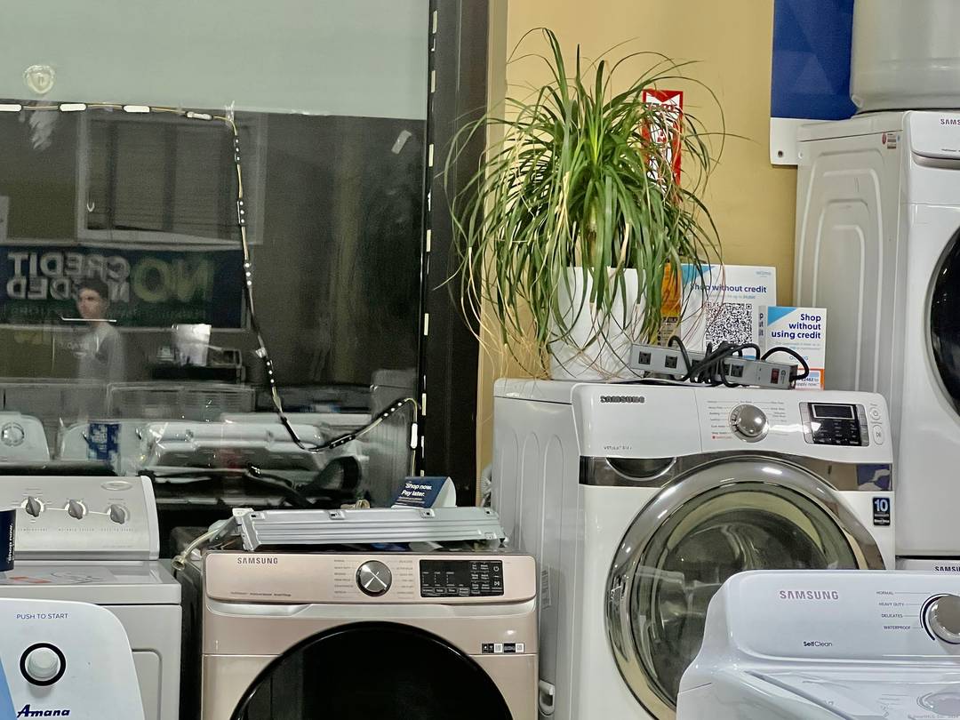 Great, Spacious Retail Space for Lease.