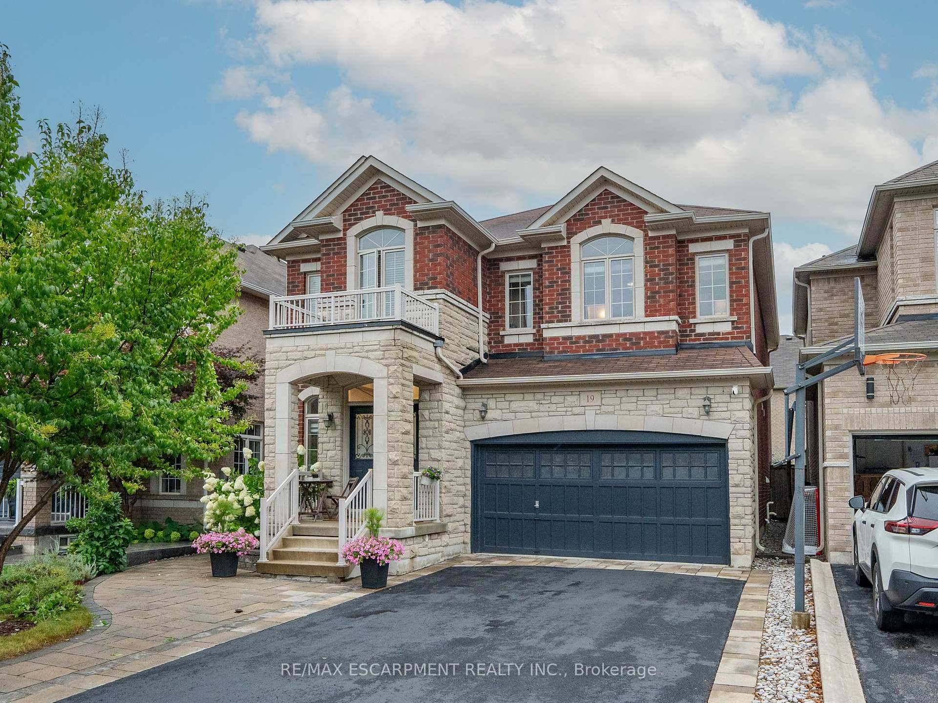 Stunning 4 bedroom, 4 bathroom 2, 575 sq.