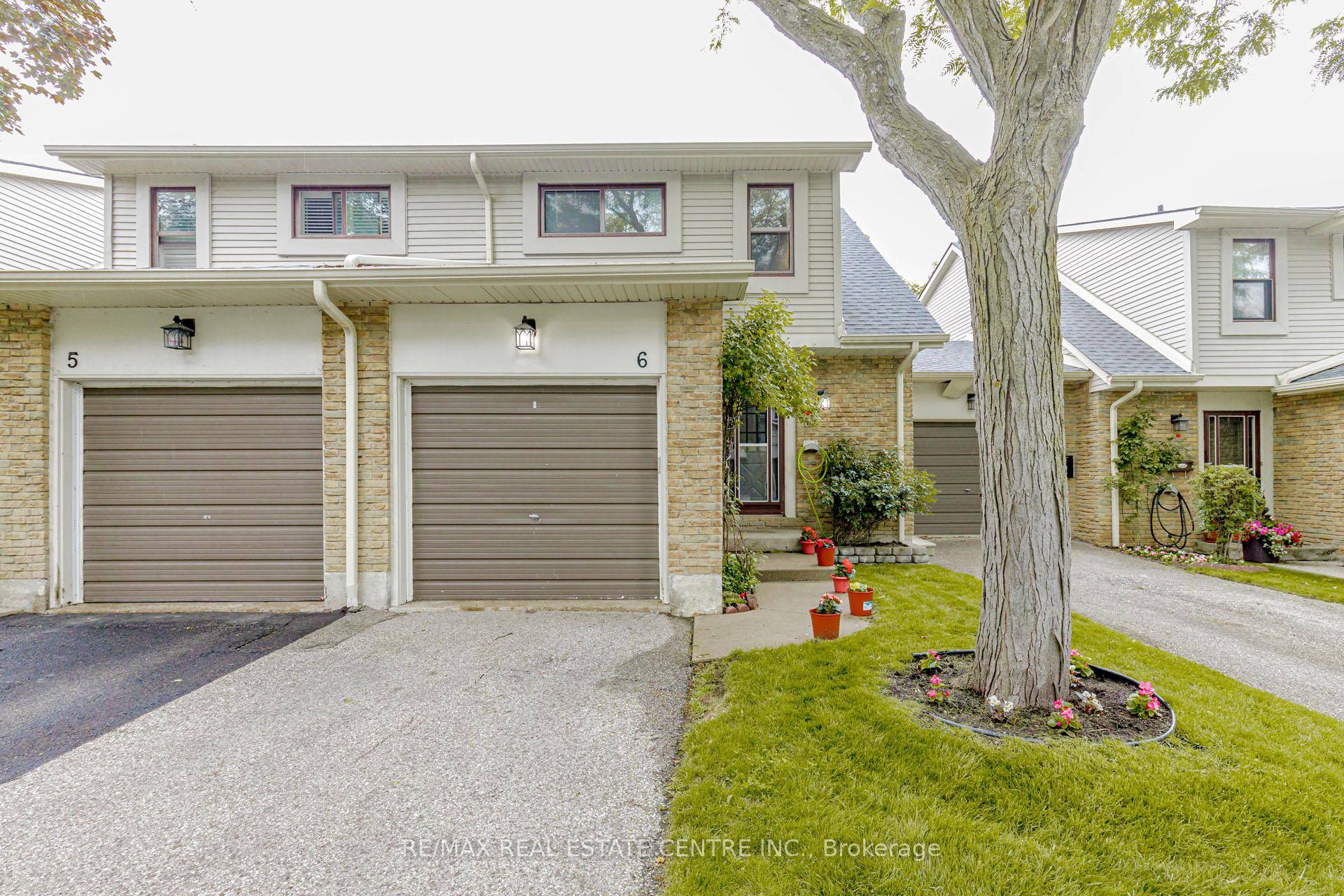 Stunning, Elegant, And Impeccably Maintained 3 Bed, 2 Bath Condo Townhouse In The Heart Of Meadowvale !