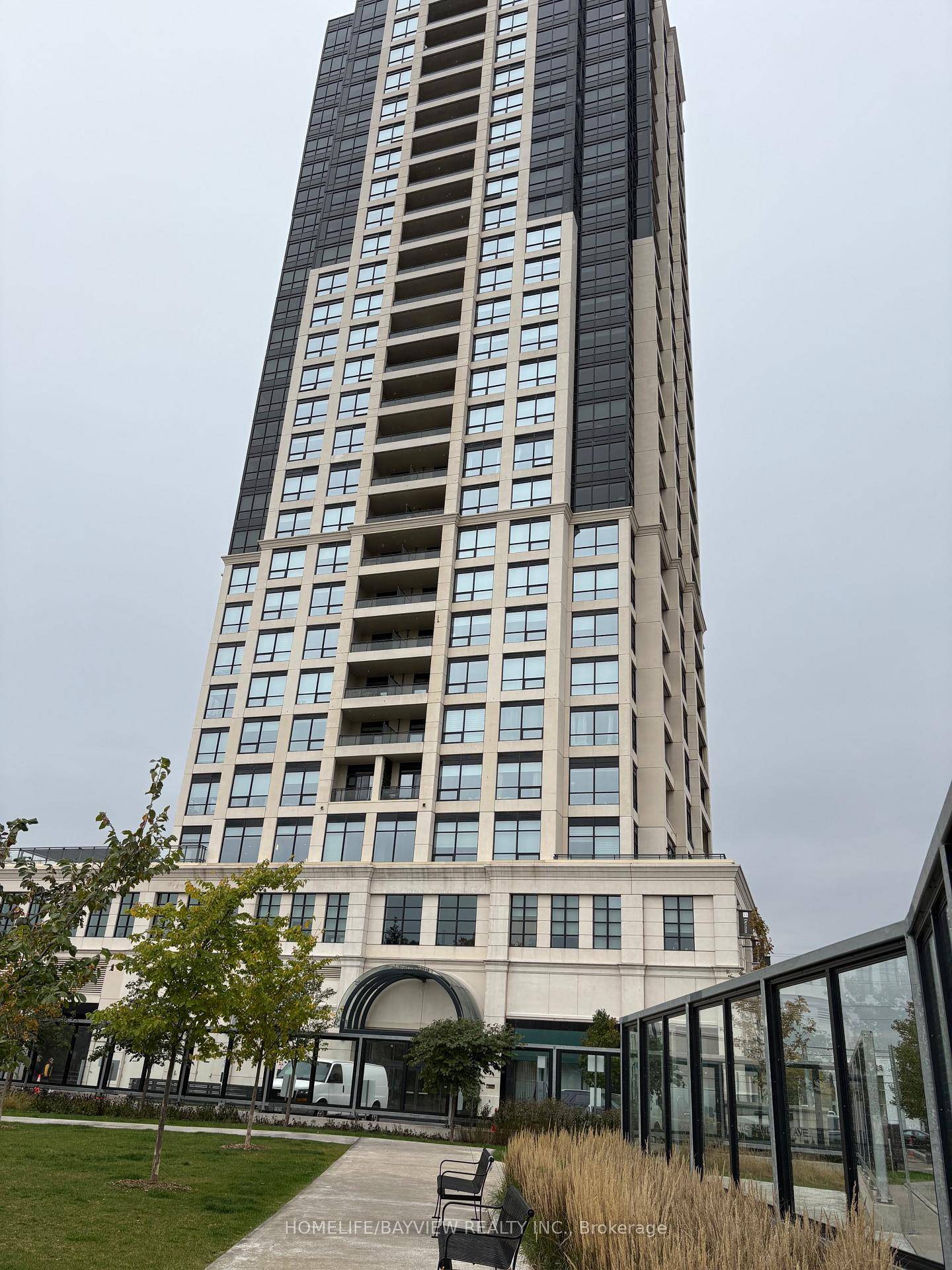 Welcome To The Vanguard Condo, This Charming 1 Bed Den Unit, Located In Prime Thornhill, This Thoughtfully Designed Residence Offers 9 Foot Smooth Ceiling And A Versatile Den, Suitable For ...