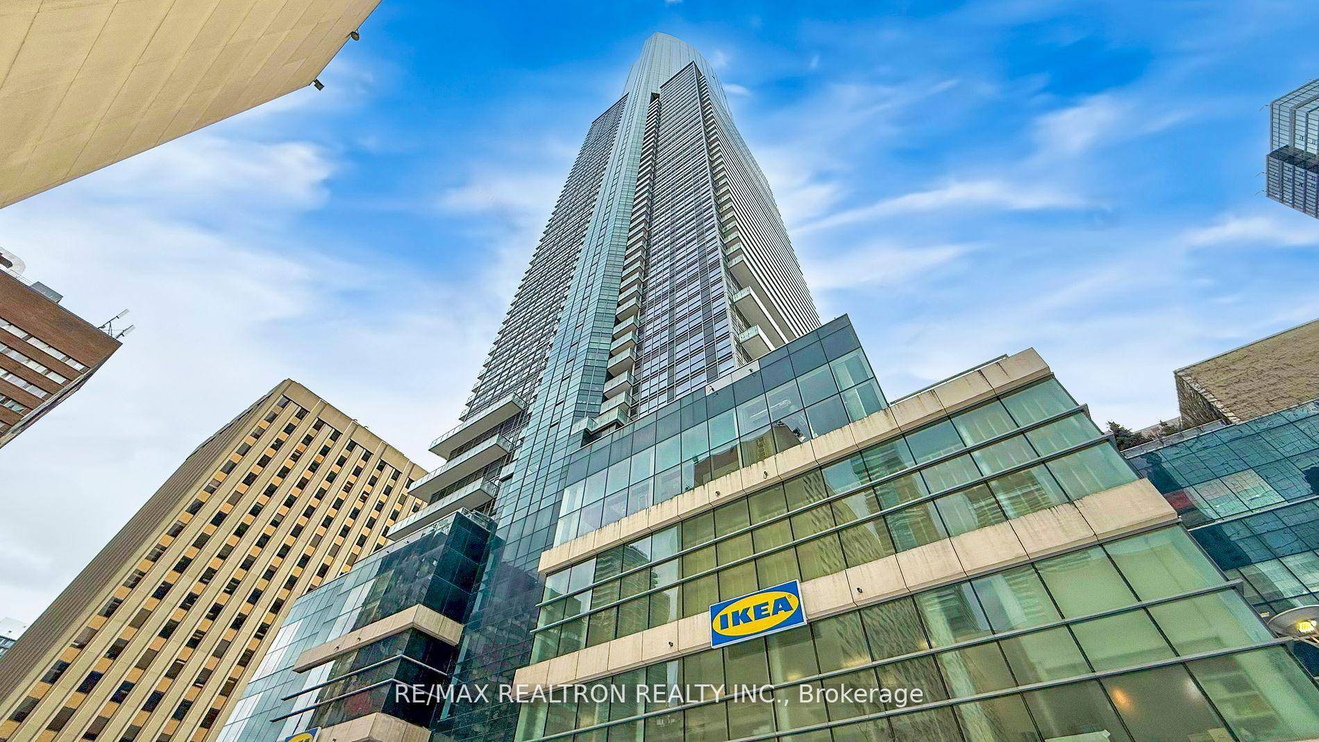 Spacious amp ; Bright 2 Bed, 2 Bath Condo with Parking amp ; Same Floor Locker Aura Yonge amp ; Gerrard.