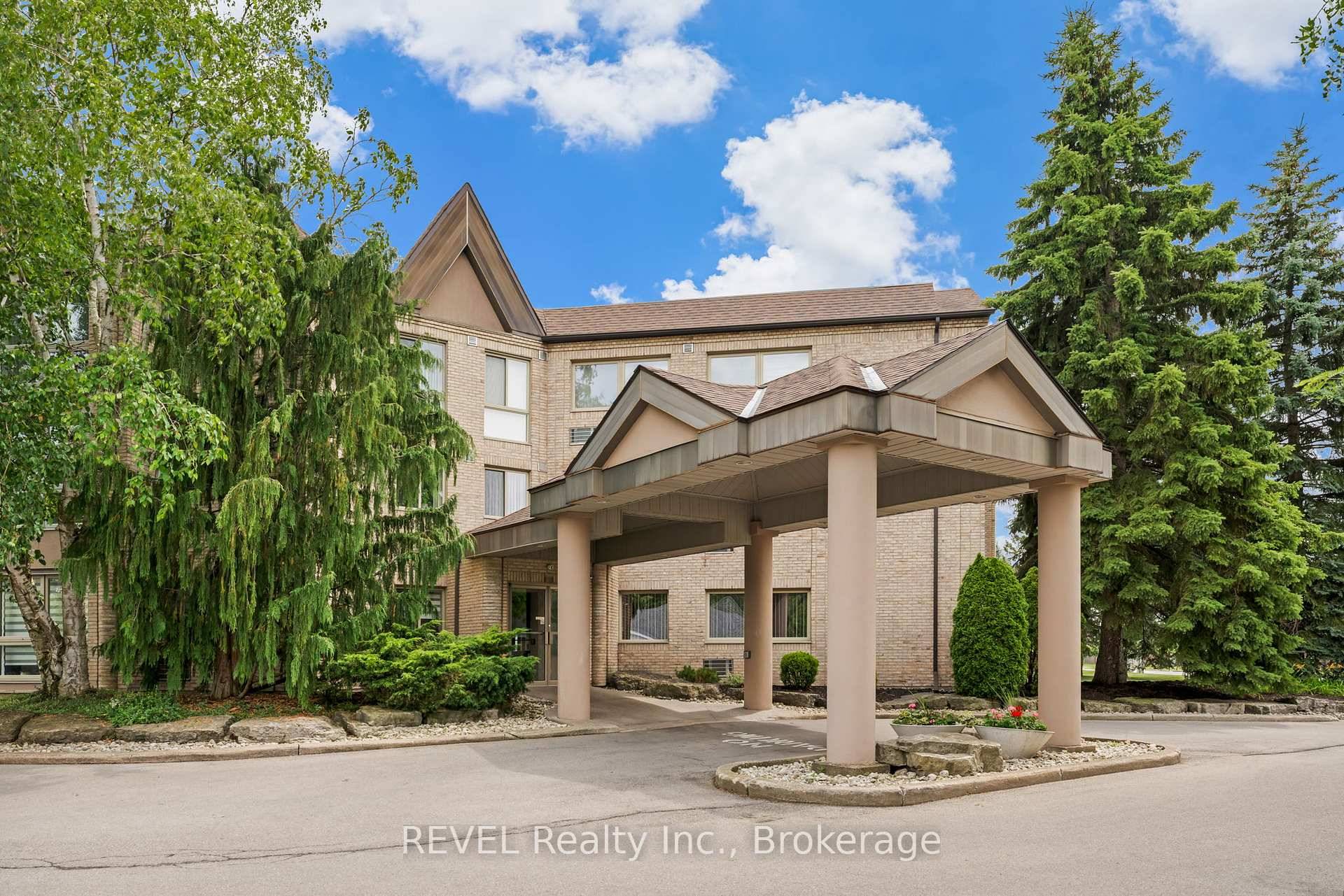 Welcome home to 3364 Montrose Road, Unit 303 !