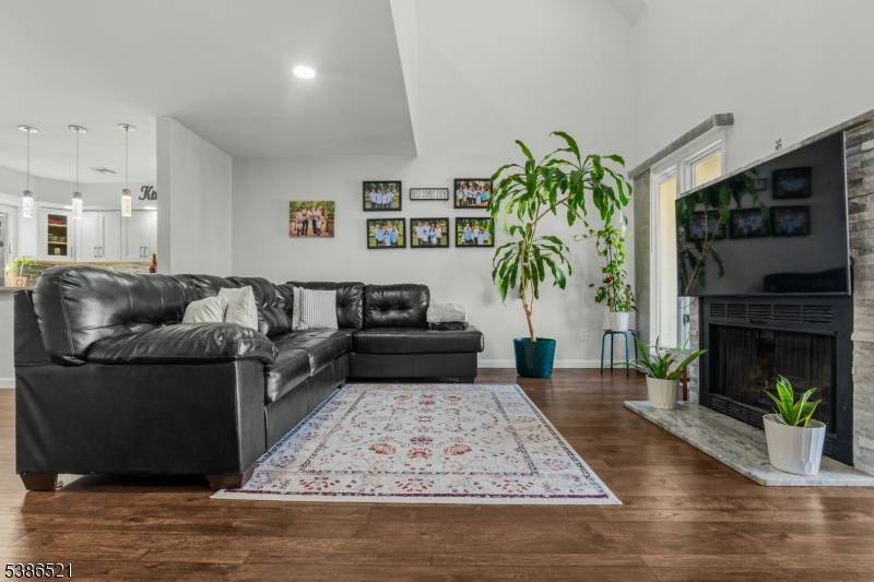 WITH AN ESTIMATED 1, 600 TOTAL FUNCTIONAL SQFT, WELCOME TO 416 RIVER RENAISSANCE GREETING YOU WITH A BEAUTIFUL OPEN CONCEPT MAIN LEVEL AFTER TRAVELING TWO SHORT FLIGHTS OF STAIRS AS ...