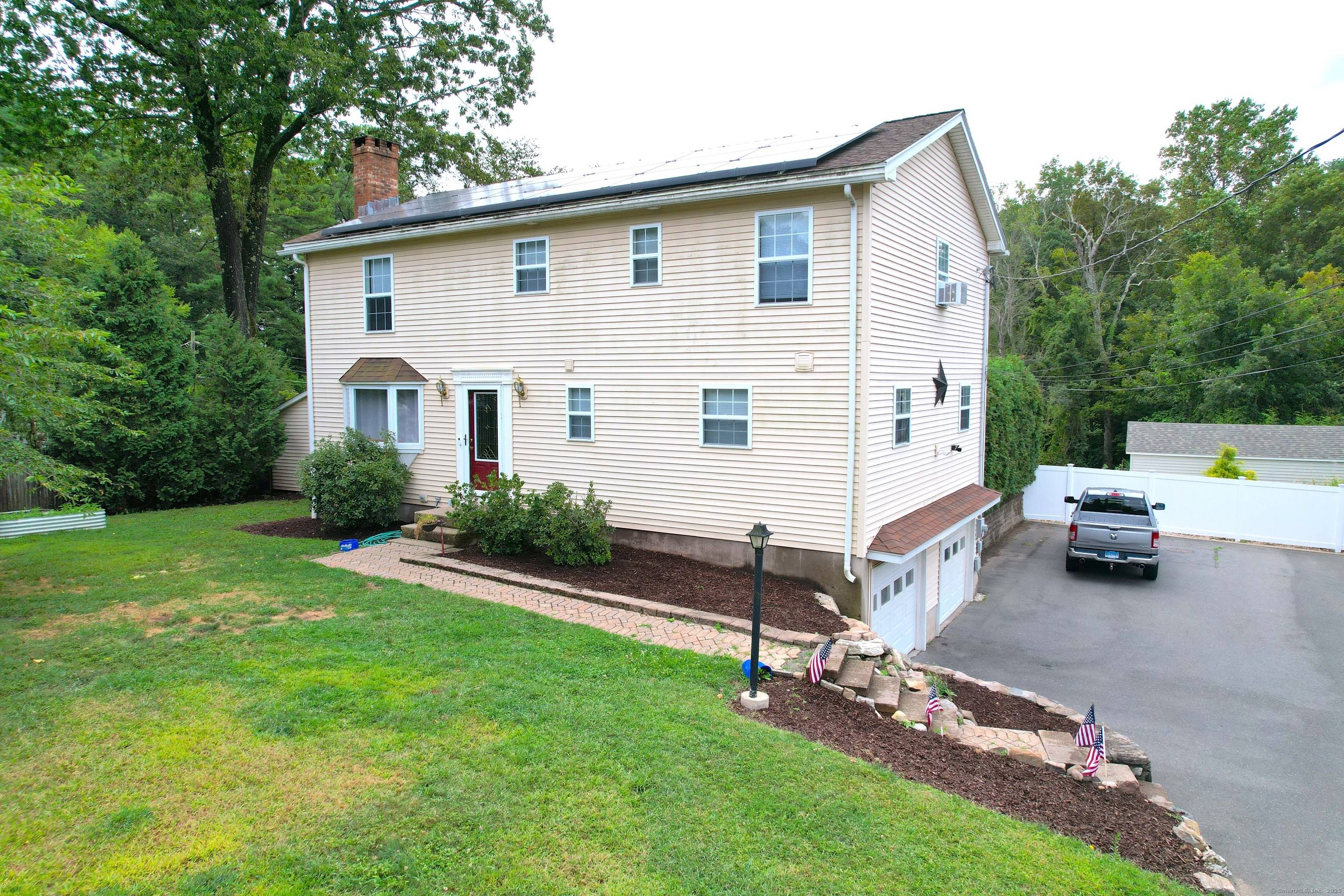 Welcome to 7 School Street Sunlit Colonial Living Near Lake Garda !