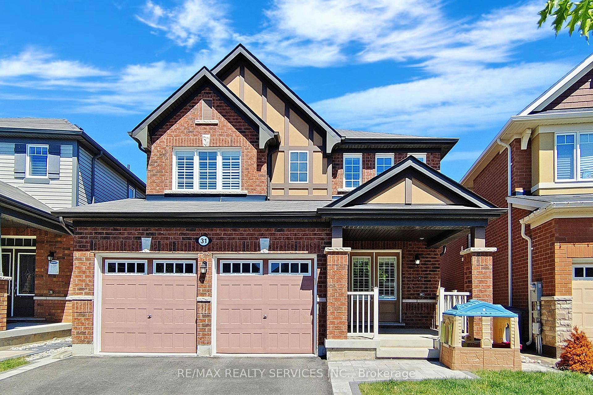 Move In Ready ! Spacious Legal 1 Bedroom Basement Apartment in a Great Location !