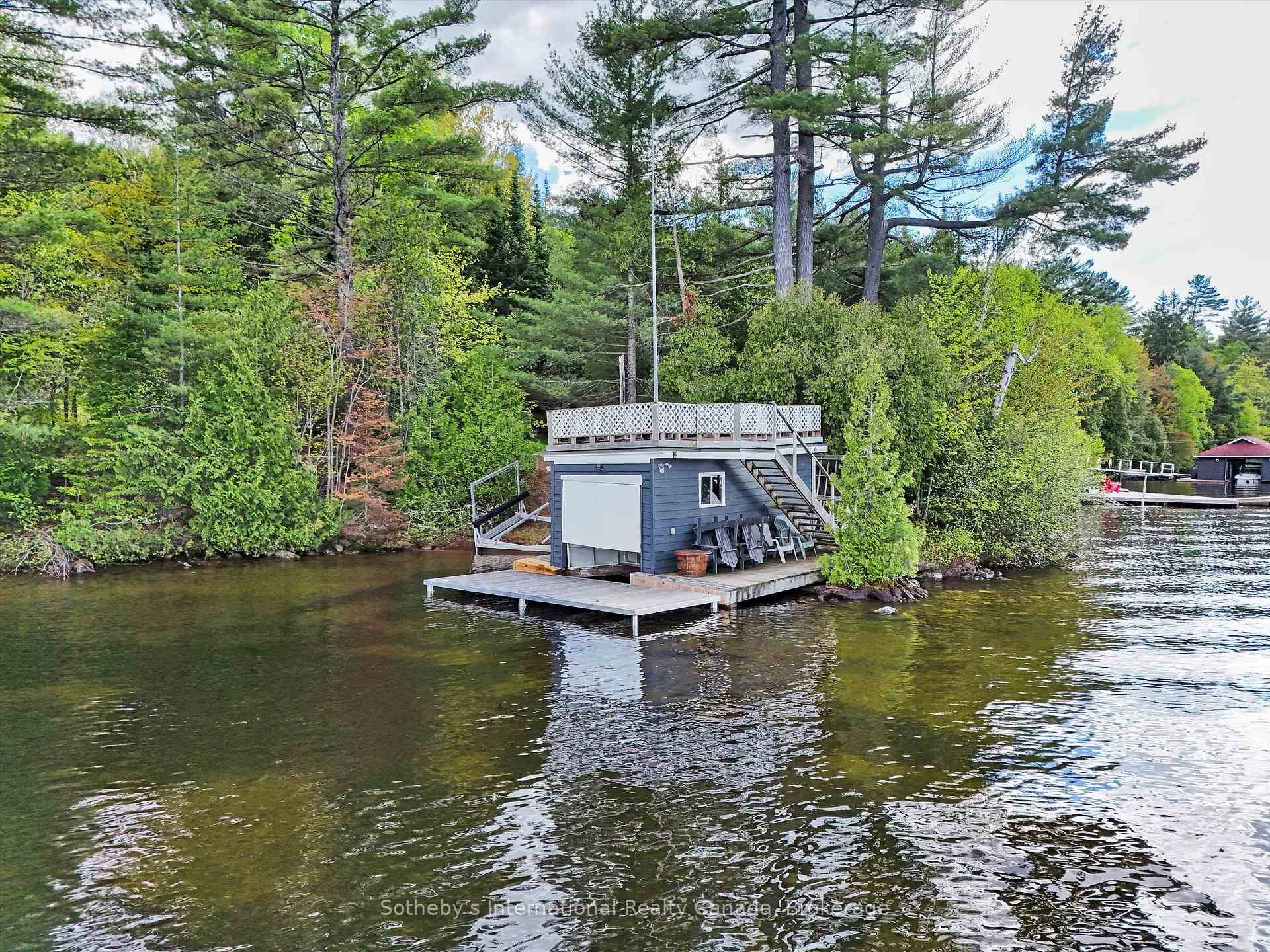 Discover your ideal Muskoka retreat with this beautifully updated family cottage on the coveted south shore of Lake of Bays, boasting spectacular views and situated on the highly sought after ...