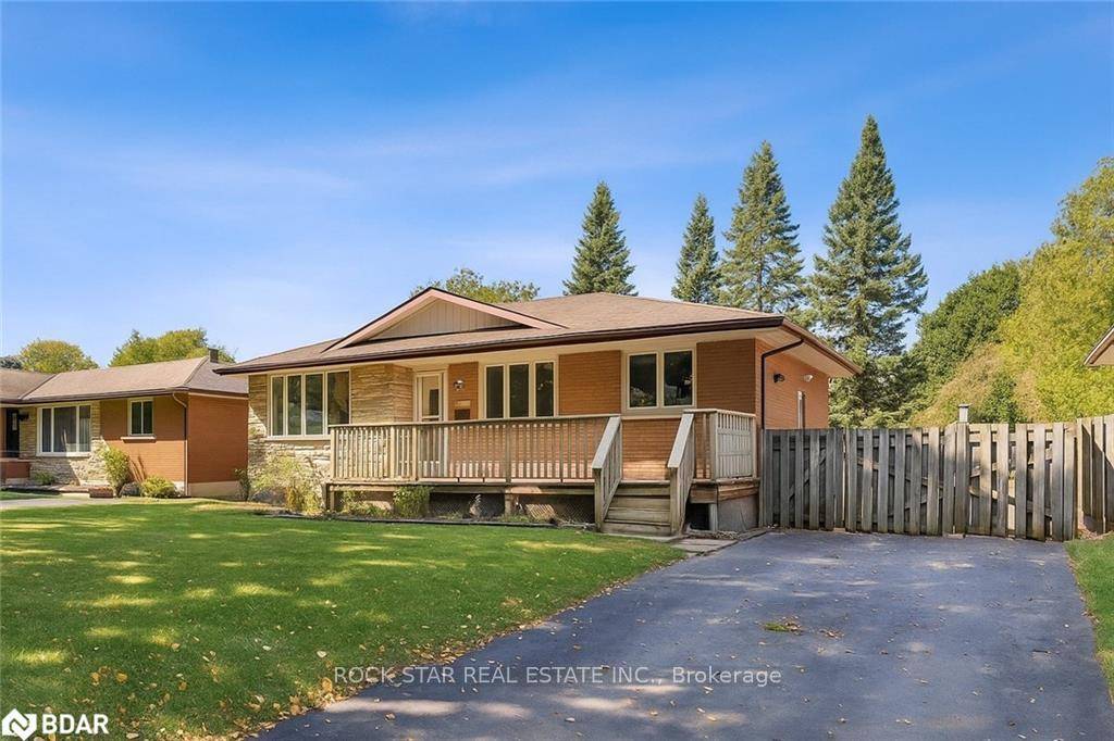 Welcome Home ! Desirable North End !