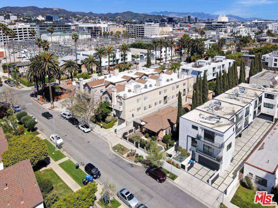 844  N Poinsettia Pl 4BR Hollywood Hills East La