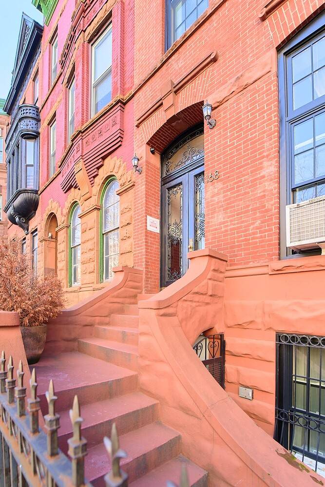 This impressive 20 foot wide townhouse presents a prime opportunity for both investors and end users.