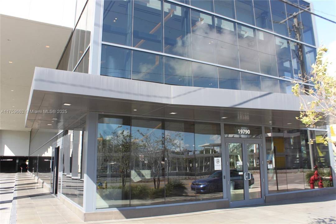 Very nice large office with conference room and two private window offices with panoramic views and large open conference room in Forum Aventura that is a spectacular office condominium close ...