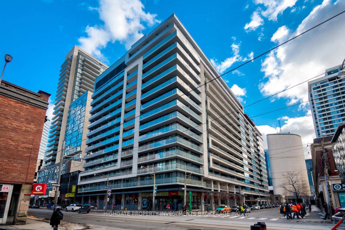 Welcome To This 2 Bdrm, 2 Bthrm Beauty In The Heart Of Toronto !