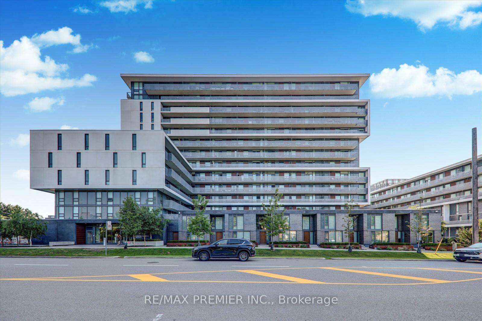 Live In This Luxury Yorkdale Condo !