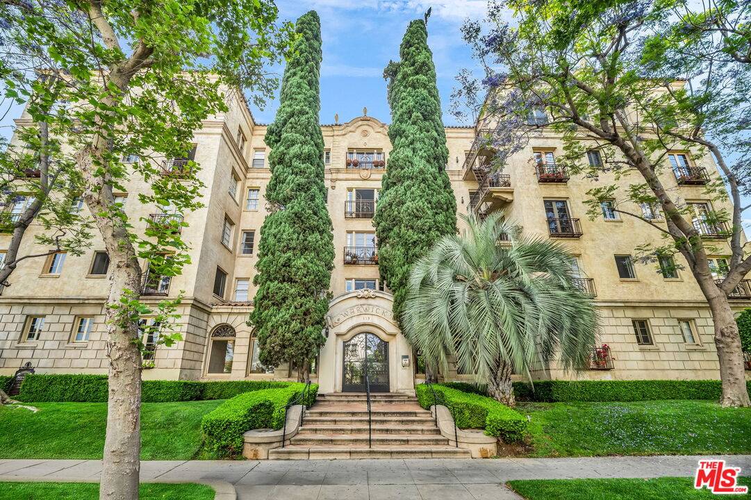 109 N Sycamore Ave 1BR Hancock Park La