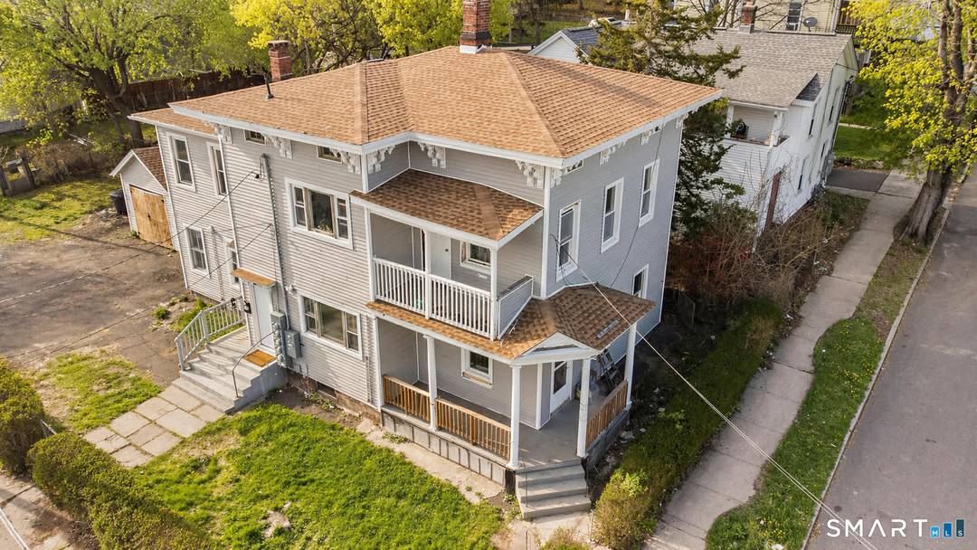 A colonial 4 family located in the Little Poland section of New Britain, feauturing a unit mix of 2 2 bedroom units, and 2 1 bedroom units.