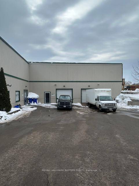 Prime area. High traffic location close to the Parkway.