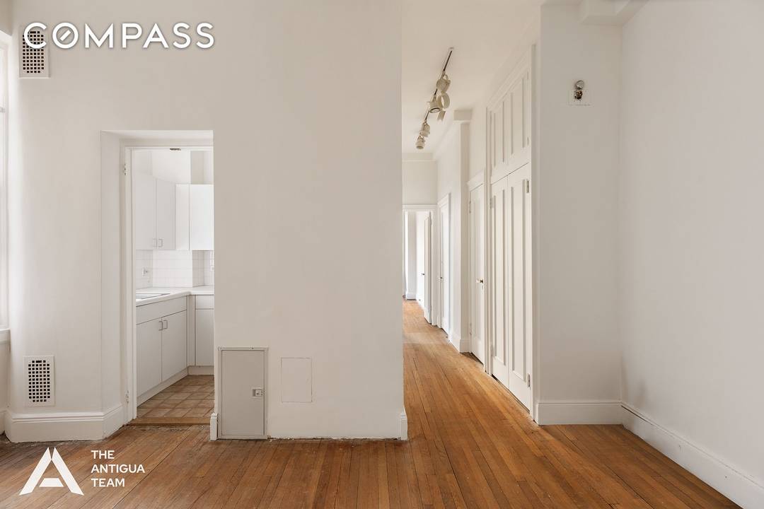 Historic and Elegant Apartment in a Landmark Building A perfect canvas for luxurious living this home presents a rare opportunity to bring your architect and create your dream residence tailored ...