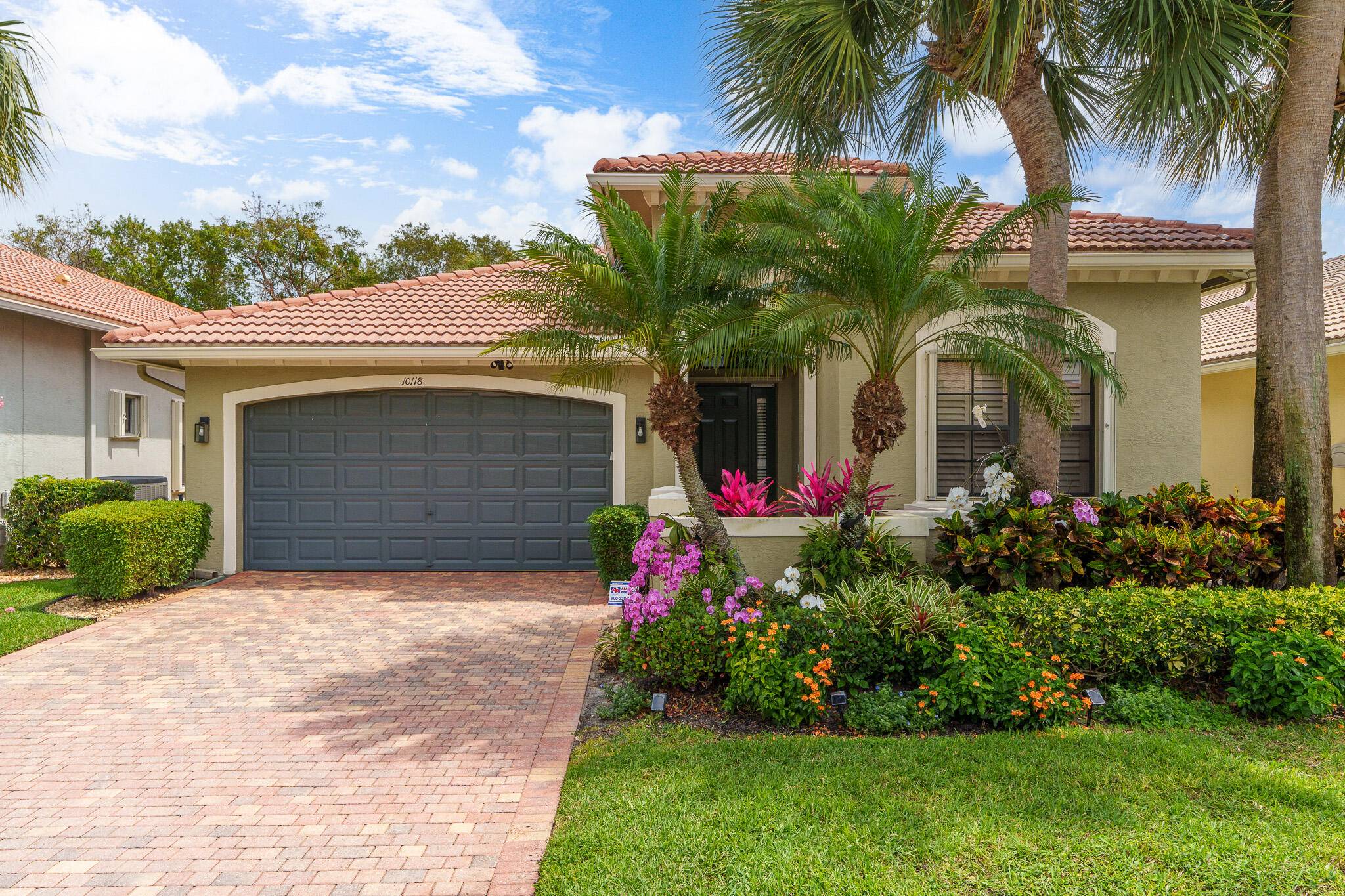 MOVE IN READY ! STUNNING OPEN FLOW 3 2 HOME IN THE BEAUTIFUL 55 COMMUNITY OF TIVOLI LAKES.