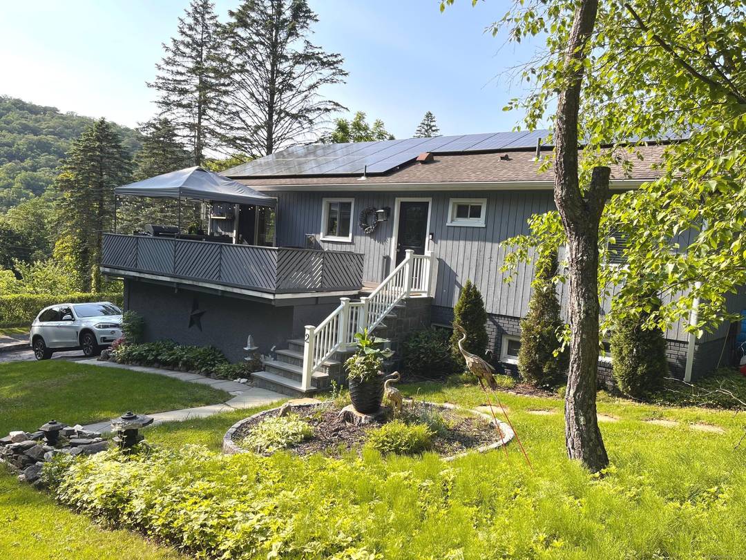 Welcome to this Move in Ready Home !