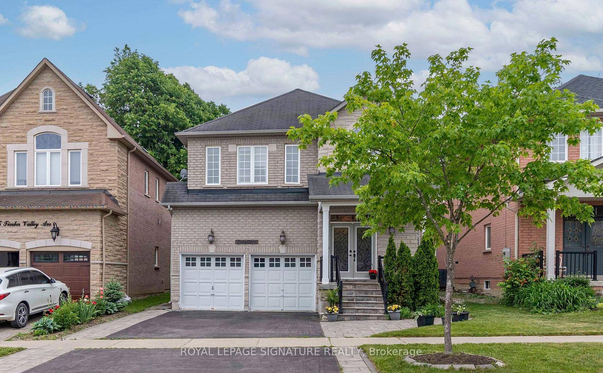 Available from 1st September Stunning four bedroom residence, located in the highly sought after and family friendly neighborhood of Kings Hill, boasts an exquisite design.