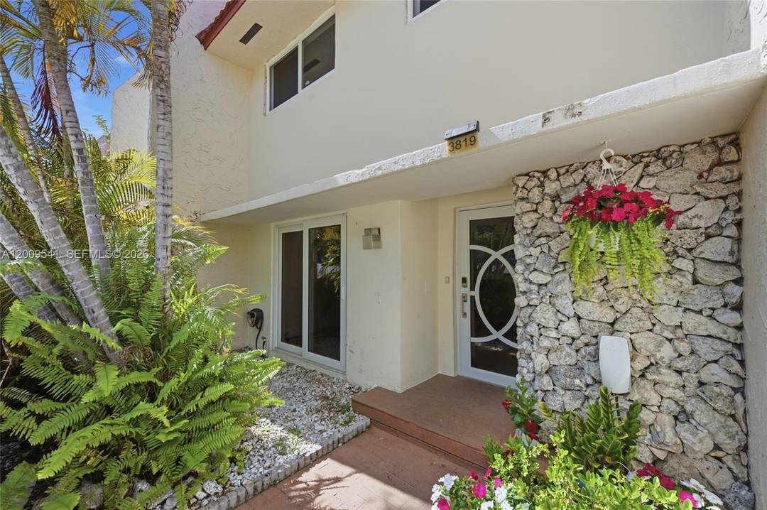 Boater s paradise ! Live the ultimate waterfront lifestyle with your own private 24 dock just steps from your backyard perfect for easy ocean access.