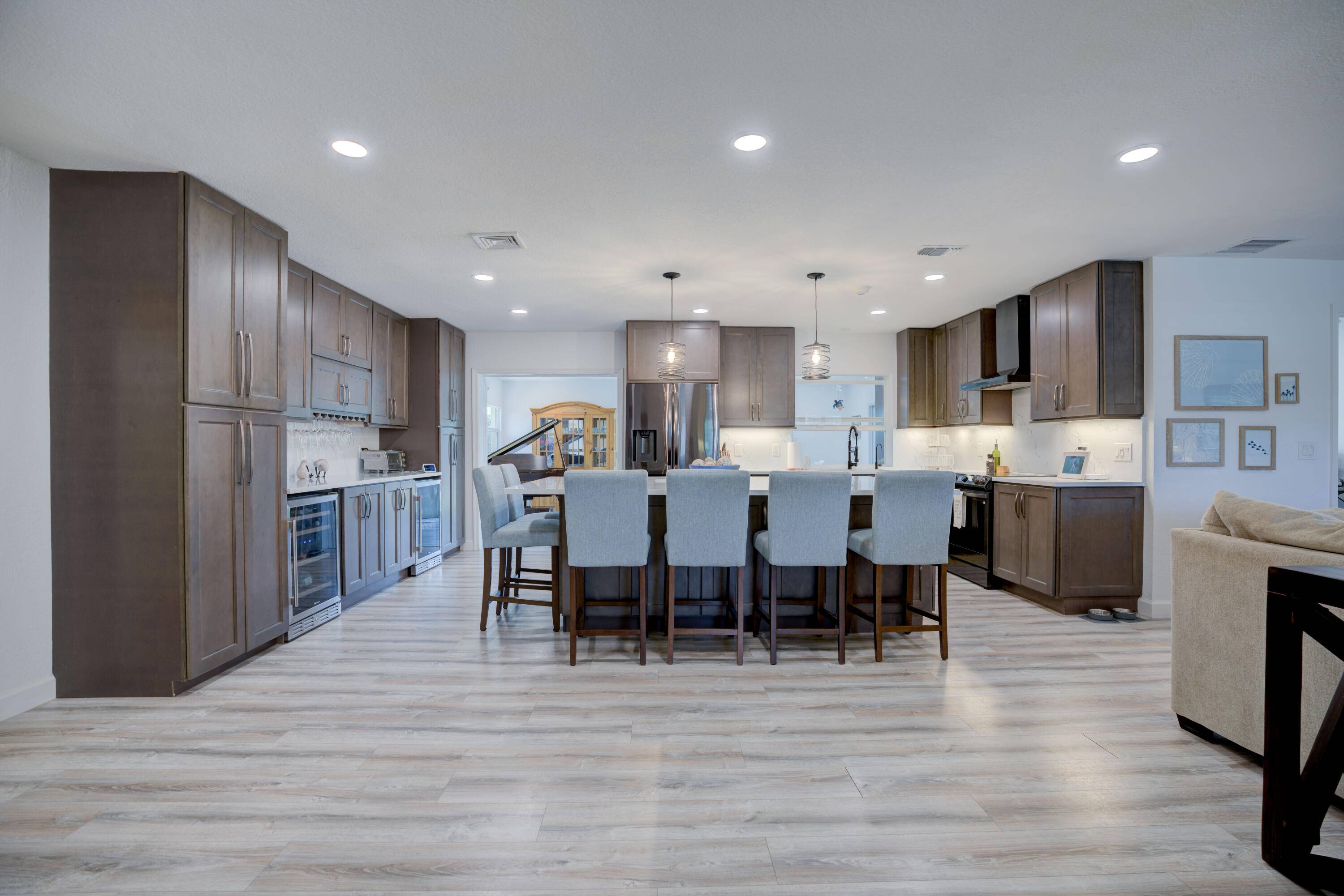 Charming CBS 3 2 2 plus a den a bonus room in the heart of the Gardens.