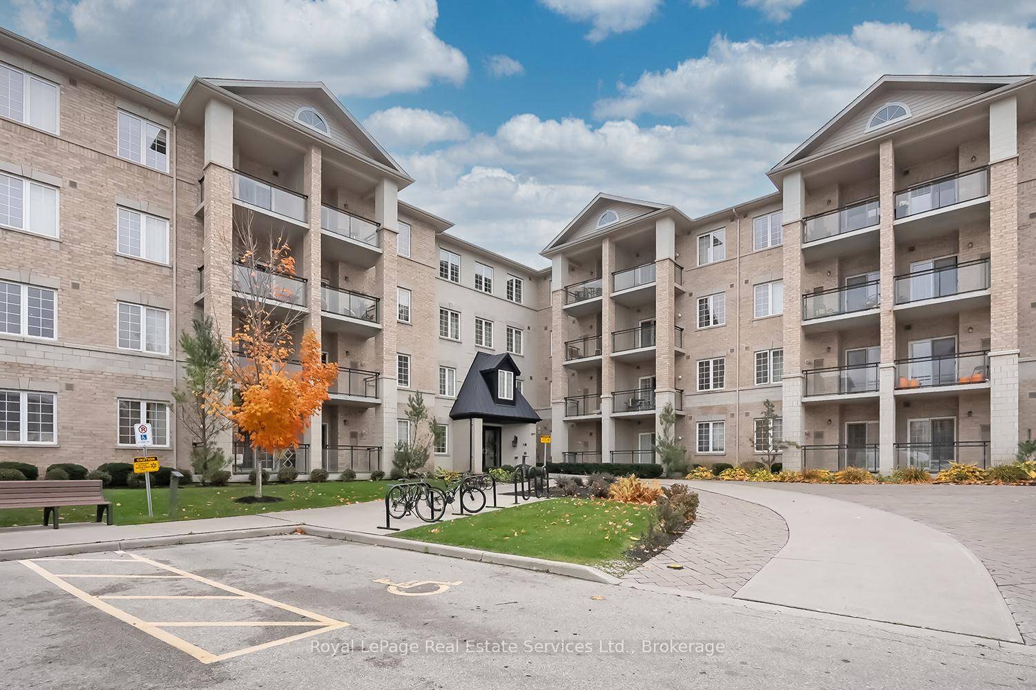 Welcome to 337 1077 Gordon Street, stylish and sun filled 1 bedroom condo in Guelph's desirable south end !