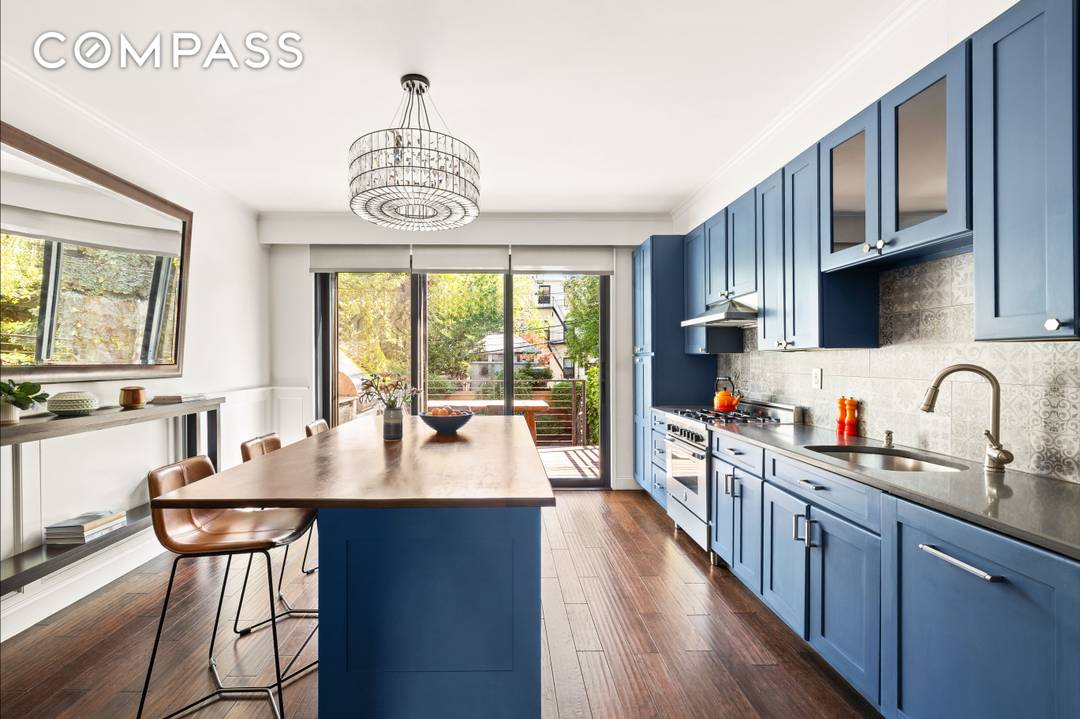 Welcome to 455 Union Street, a renovated, single family townhouse in Carroll Gardens.