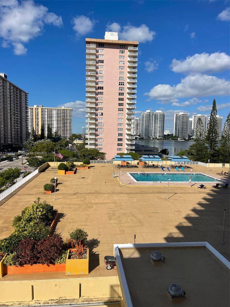 PRICE REDUCED ! Completely upgraded 2 2 corner apartment in the Winston Towers 400 with the 1, 856.