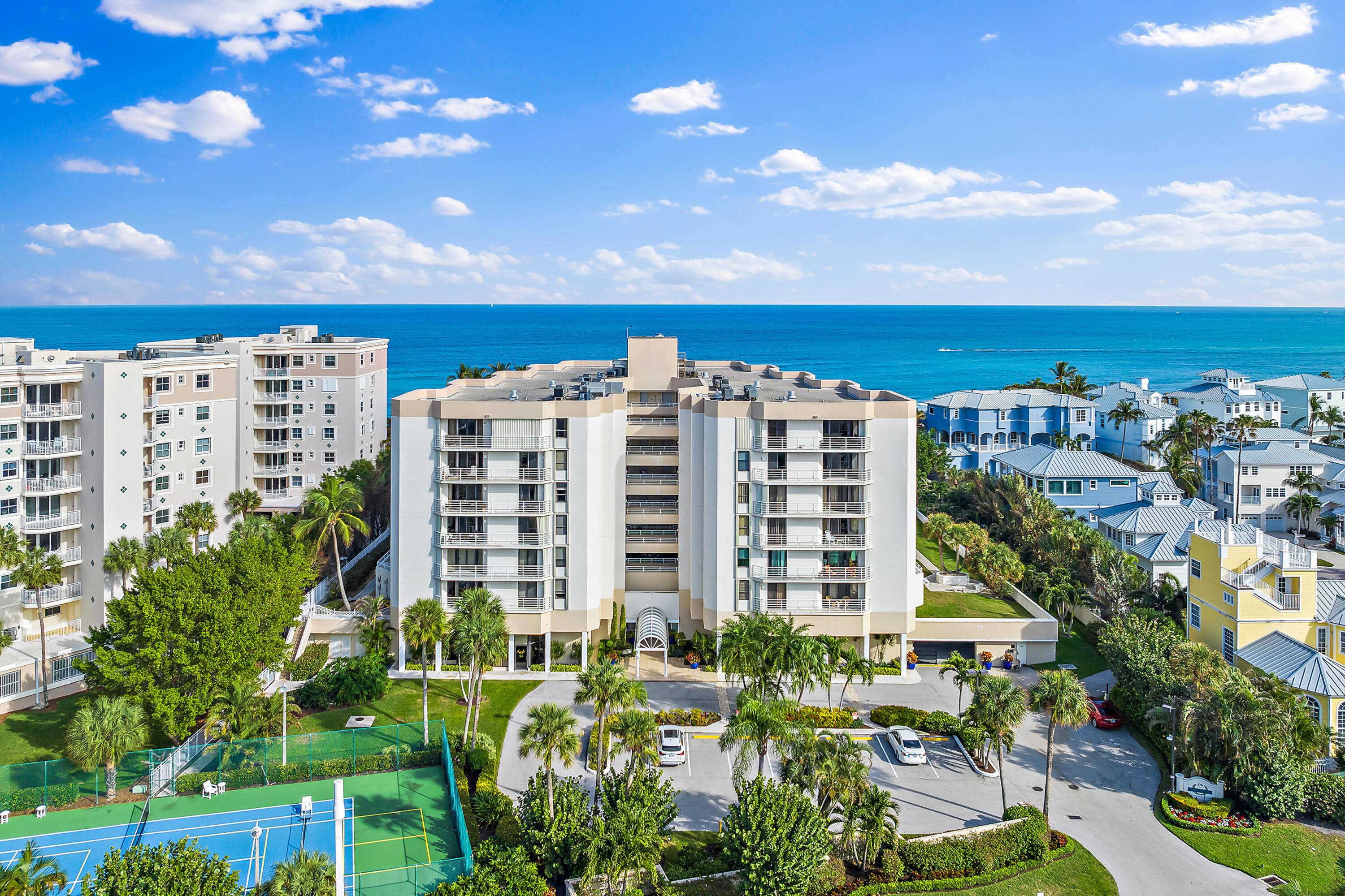 Discover the ease of beachfront living in this delightful 2 bedroom, 2 bathroom condo, perfect for those winter getaways !