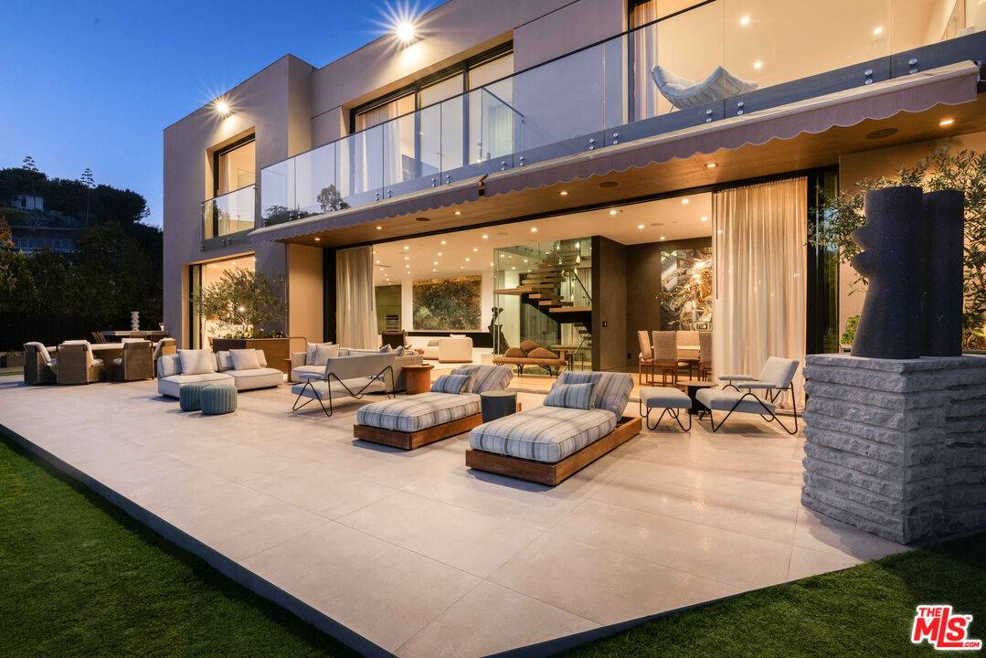 815  N Tigertail Rd 6BR Brentwood La