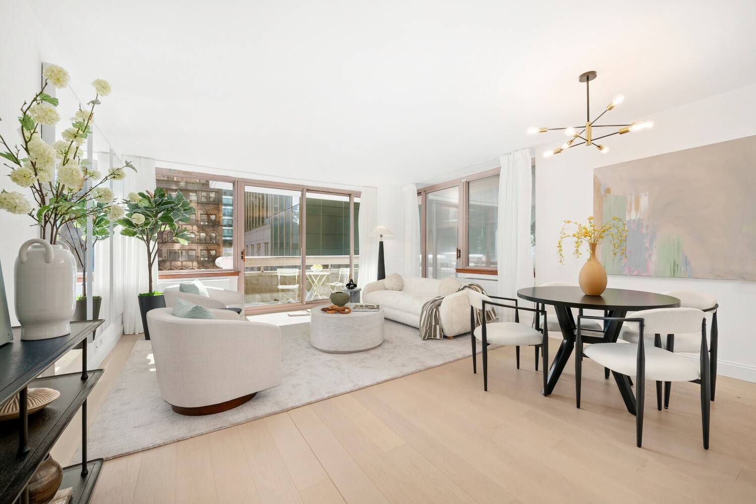 Renovated South Facing 1 Bed 1.